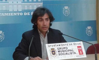 Fernando Martínez del PSOE de Écija valora en rueda de prensa el Pleno de 28 de marzo