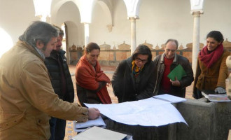 Técnicos del Instituto de Patrimonio Cultural de España valoran el estado del Palacio de Peñaflor de Écija