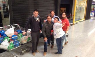 La Asociación de Vecinos de las Moreras de Écija participa en la recogida solidaria.