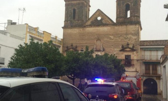 La empresa de Écija, García Carrillo, realiza los trabajos de consolidación de la torre de Las Gemelas