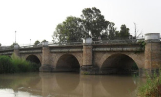 Las actuaciones del Puente Romano de Écija, insertas en el Plan Supera modifican el tráfico durante unas horas