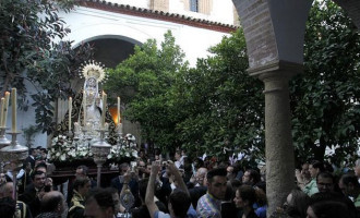 La Virgen de los Dolores de Córdoba recorre conventos en unas andas de una hermandad de Écija