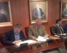 El alcalde de Écija y presidente de GDR La Campiña, David García, firmaba convenios de colaboración con Caja Rural del Sur