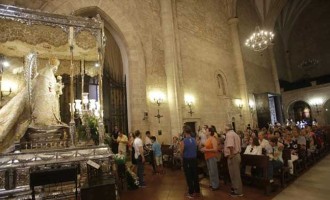 Un manto confeccionado en Écija para la patrona de Ciudad Real