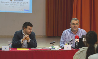 Ceferino Aguilera, profesor de la SAFA de Écija, presentó las publicaciones del 50 Aniversario (contiene audio)