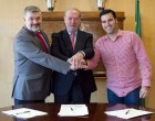 El Presidente de la Diputación firma un convenio con el Alcalde de Écija y el presidente de AEMMCE