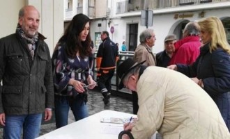 El Partido Popular de Écija continúa con la campaña de recogida de firmas para que se “elimine el Impuesto de Sucesiones y Donaciones”.