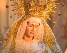 Besamano a María Santísima de la Alegría, titular de la Hermandad de la Resurrección de Écija
