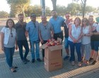 La Hermandad del Resucitado recoge alimentos donados en la Concentración Motera celebrada en Écija