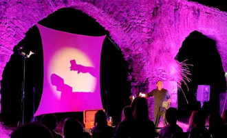 El artista José Diego Ramírez de Écija, con su Teatro de Sombras, clausura el Castro Festival de Alfondeguilla de la Plana Baixa