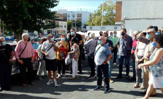 Decenas de personas se concentraron en el Centro de Salud Virgen del Valle para exigir una sanidad pública de calidad para Écija