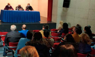 Residentes de la Promoción Protegida en Estatuto de Autonomía se reúnen con el abogado de IU para acordar acciones legales por las viviendas subastadas